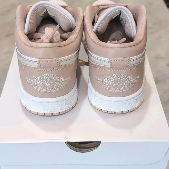 Air Jordan 1 Low - Picture 4 of 4